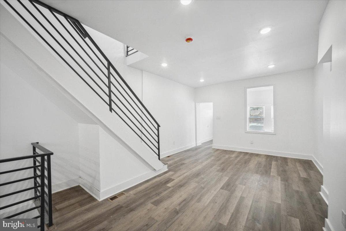 427 W Shunk Street photo 12
