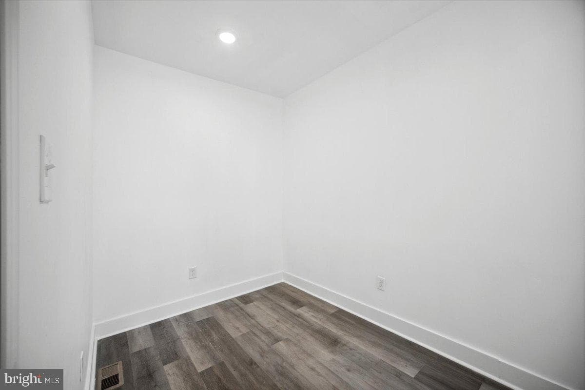 427 W Shunk Street photo 23