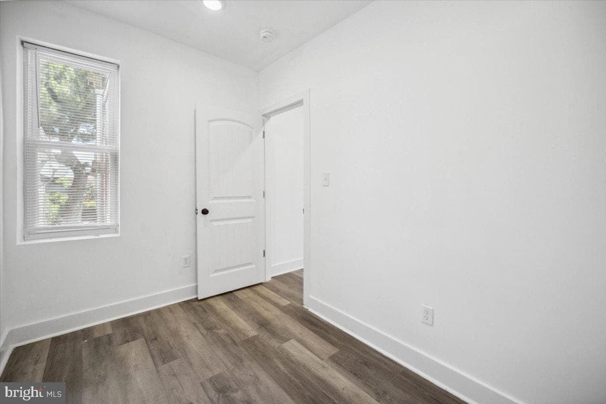 427 W Shunk Street photo 24