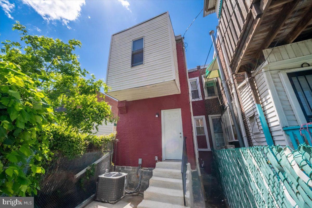 427 W Shunk Street photo 4