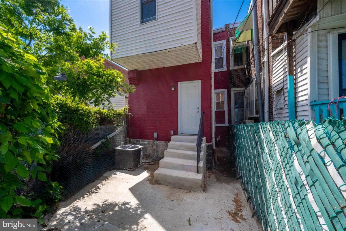 427 W Shunk Street photo 5