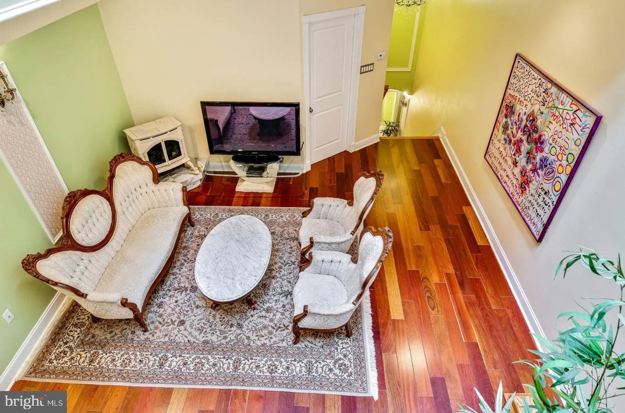 26 S Strawberry Street photo 18