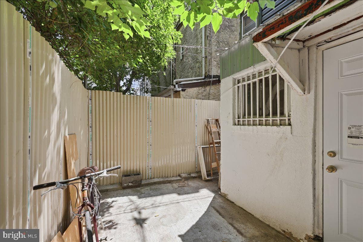 861 N Moss Street photo 16