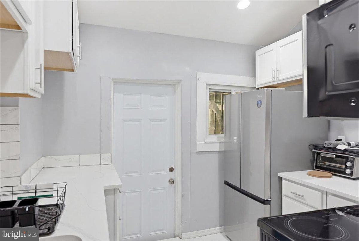 861 N Moss Street photo 7