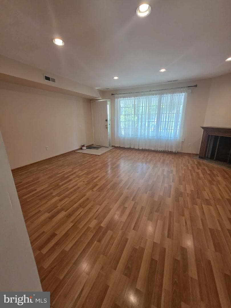 1102 Stewart Place photo 3