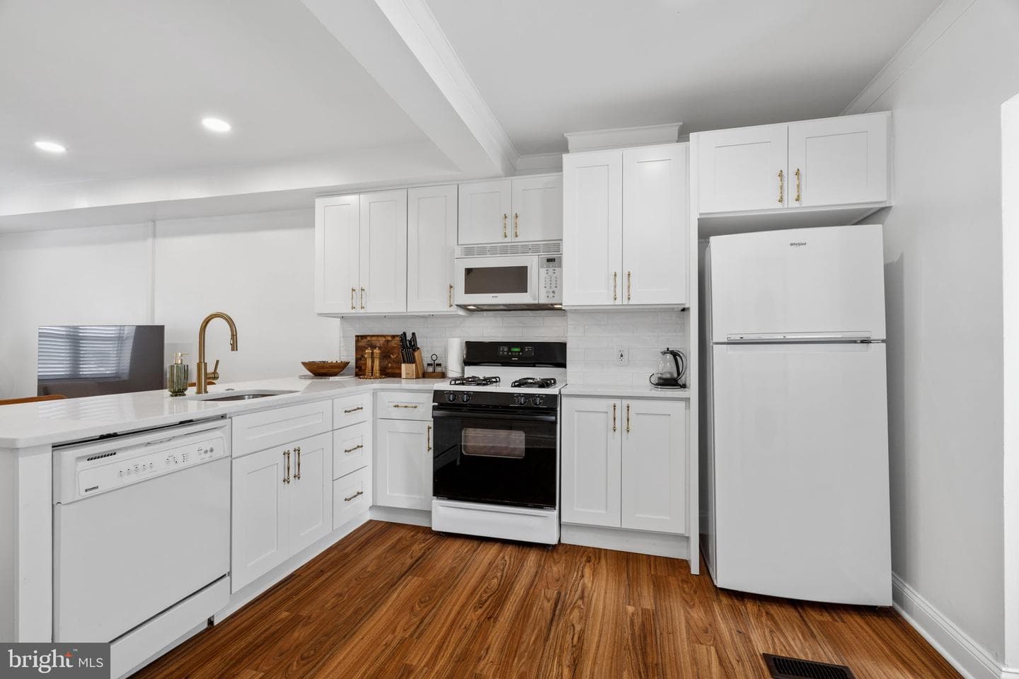 2320 Manning Street photo 9