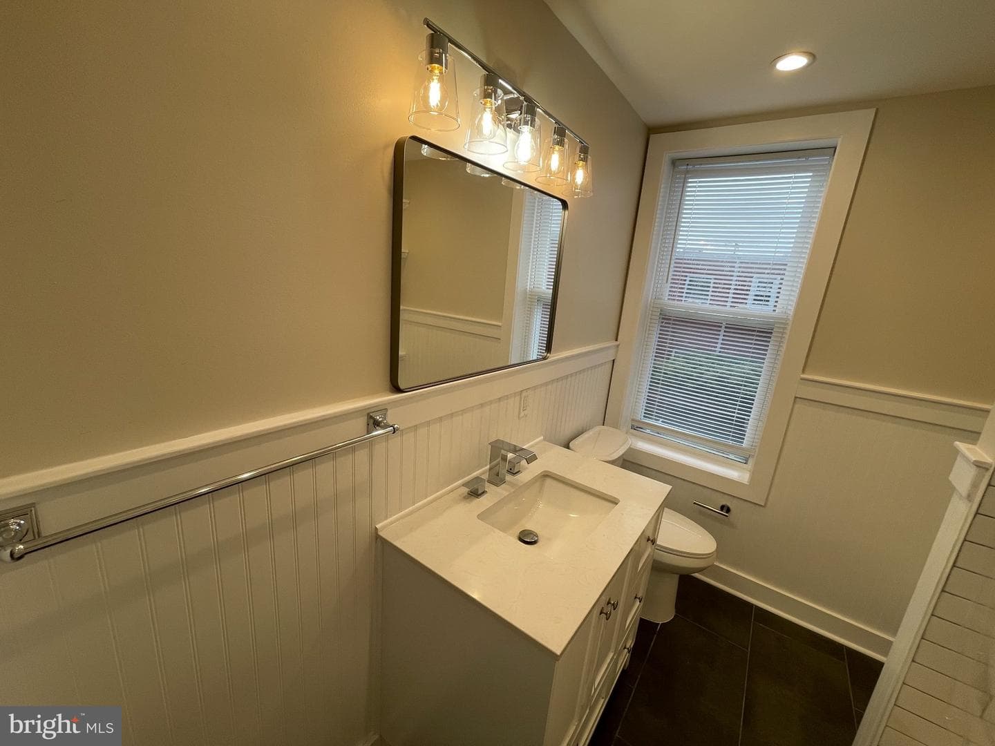 2517 E Somerset Street photo 25
