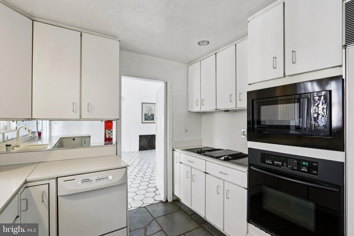 605 Arbutus Street photo 18
