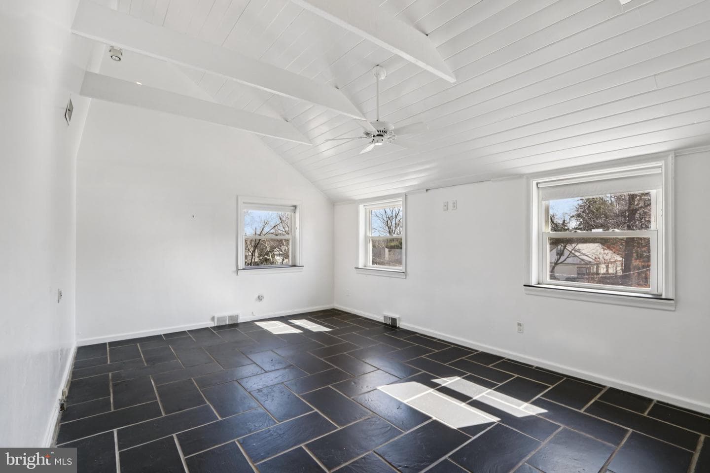 605 Arbutus Street photo 23