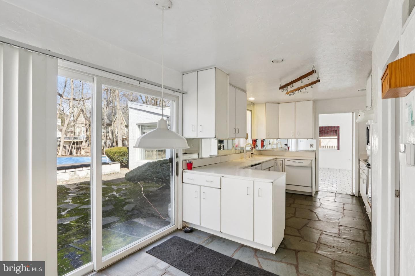 802 Westview & 605 Arbutus Street photo 28