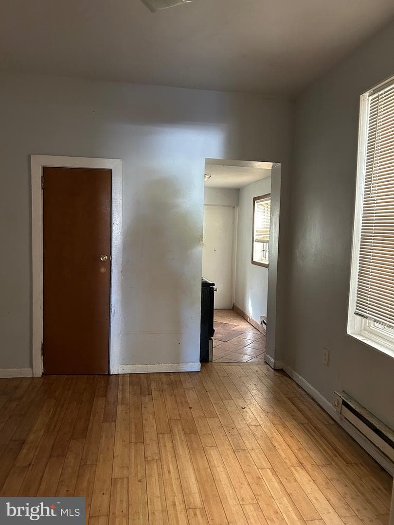 1850 E Madison Street photo 5