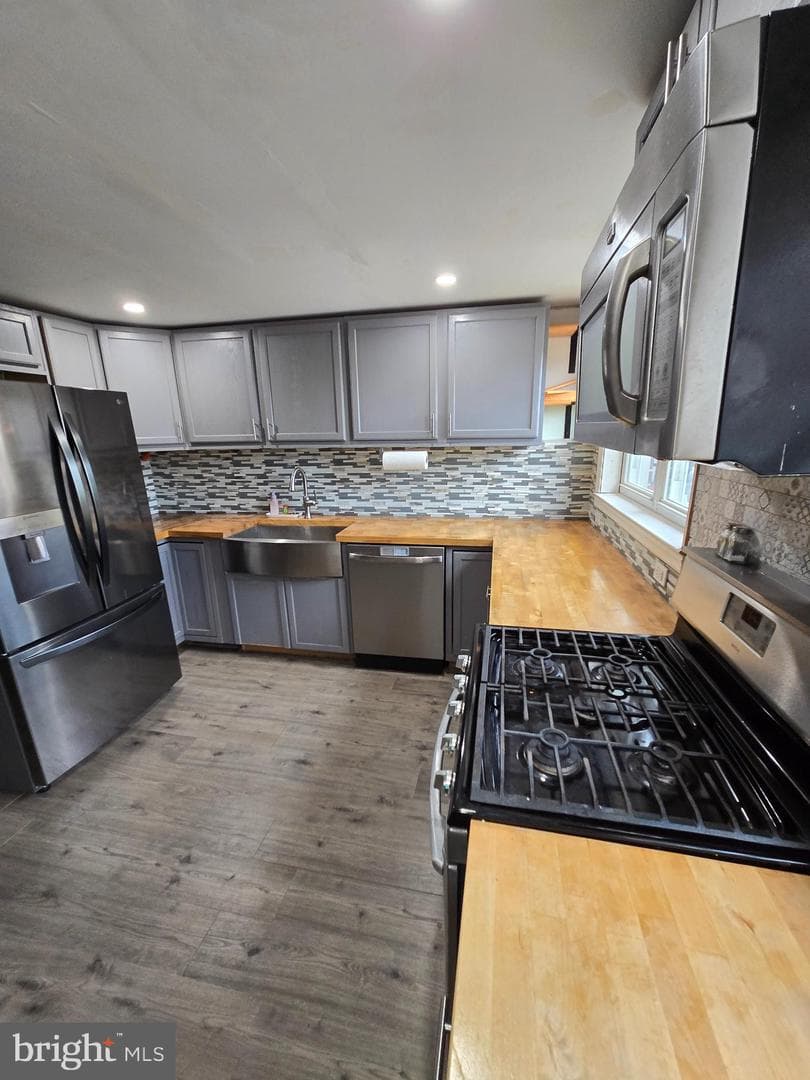 4431 Garden Street photo 6