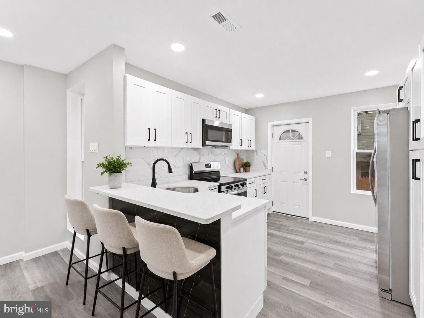 144 Fern Street photo 4