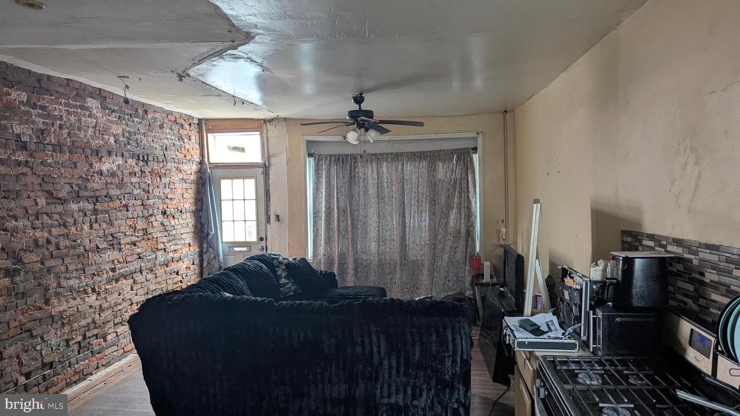 2242 Oakford Street photo 3