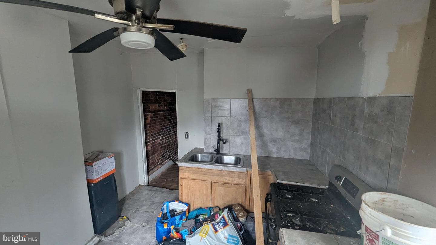 2242 Oakford Street photo 9