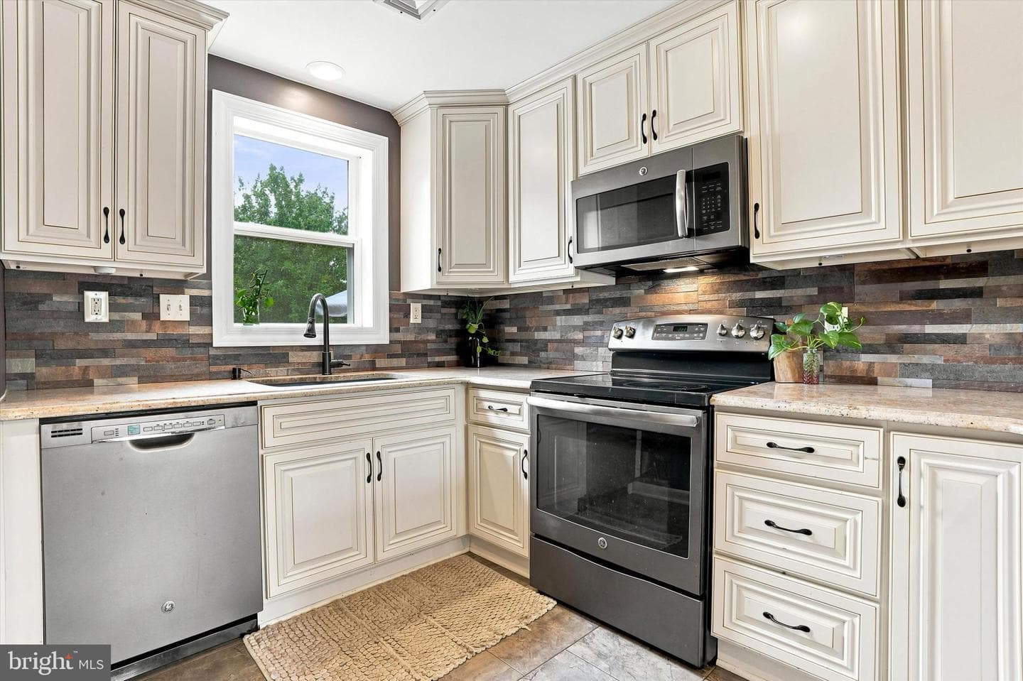 4022 Wells Street photo 8