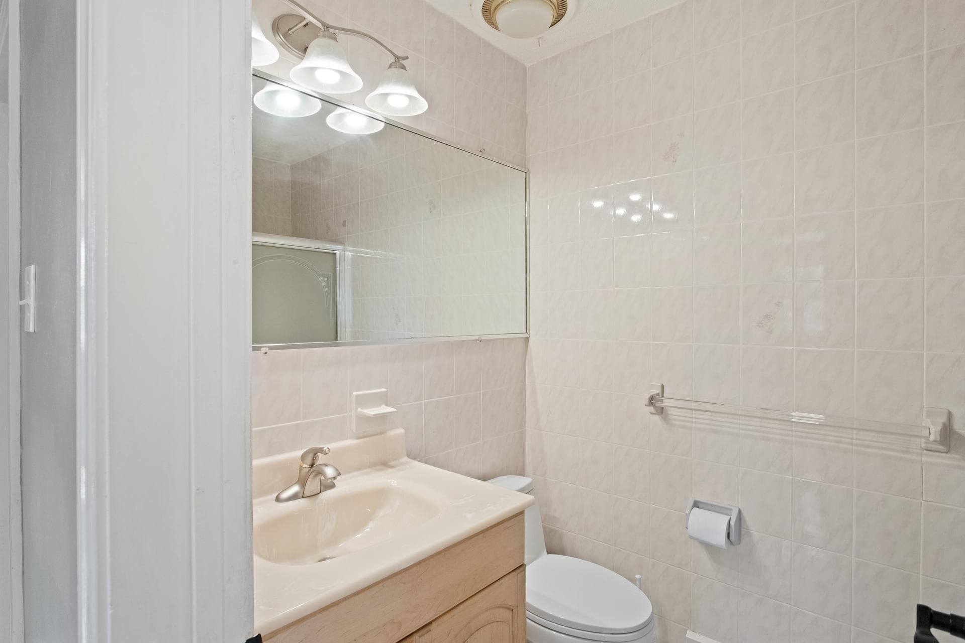 542 Burgess Street photo 20