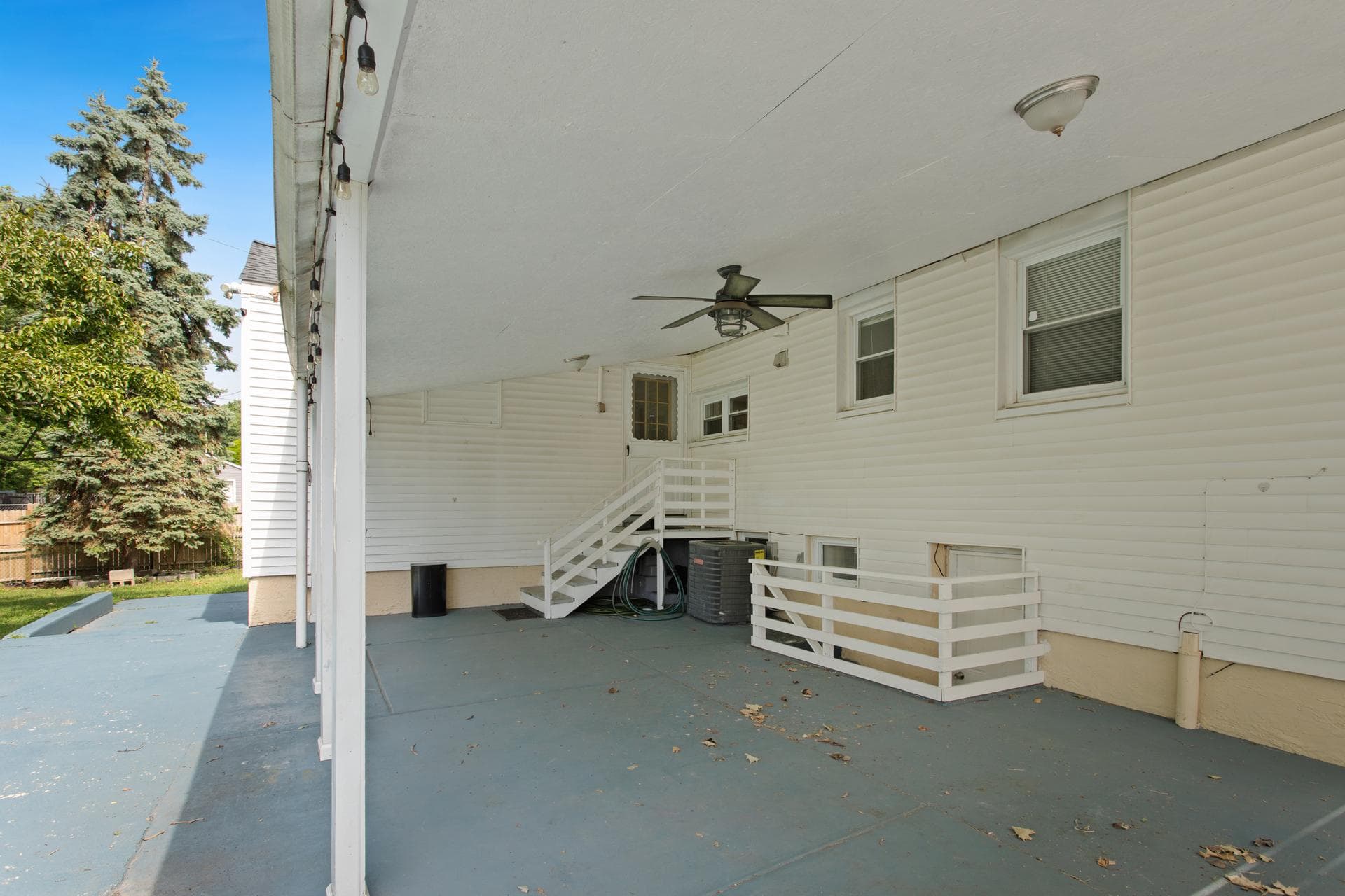 542 Burgess Street photo 32