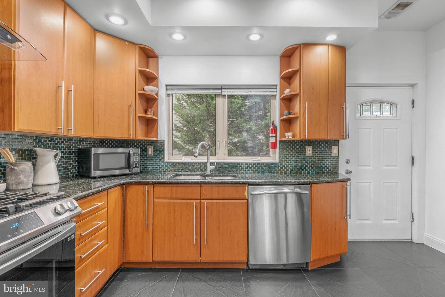 226 W Wildey Street photo 13