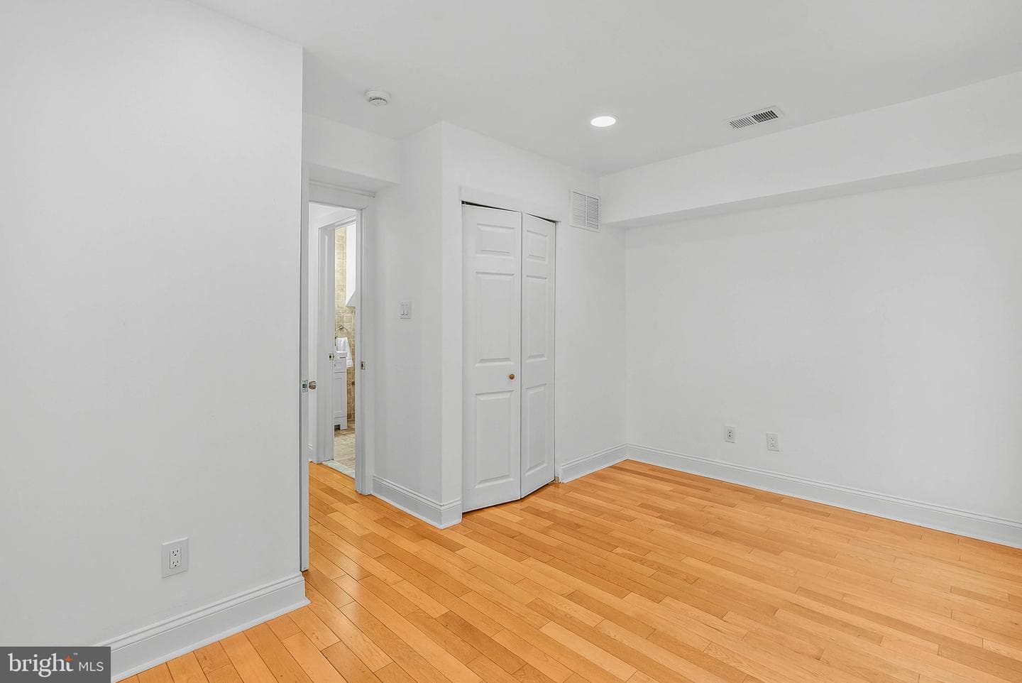 226 W Wildey Street photo 31