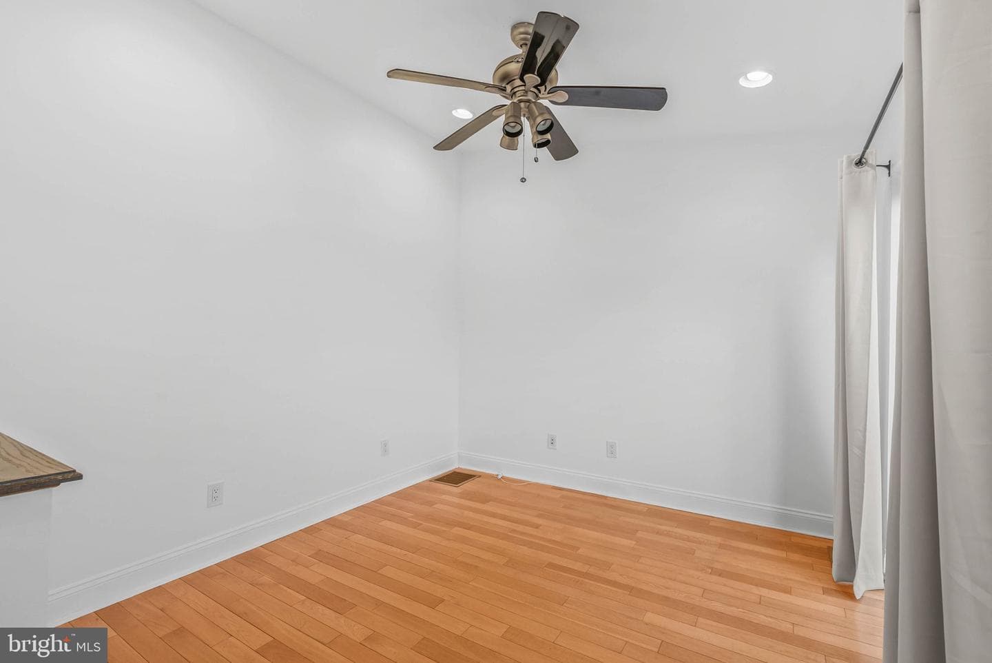 226 W Wildey Street photo 38