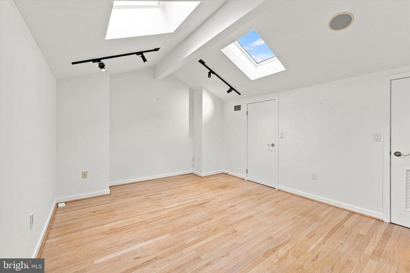 114 Bainbridge Street photo 27