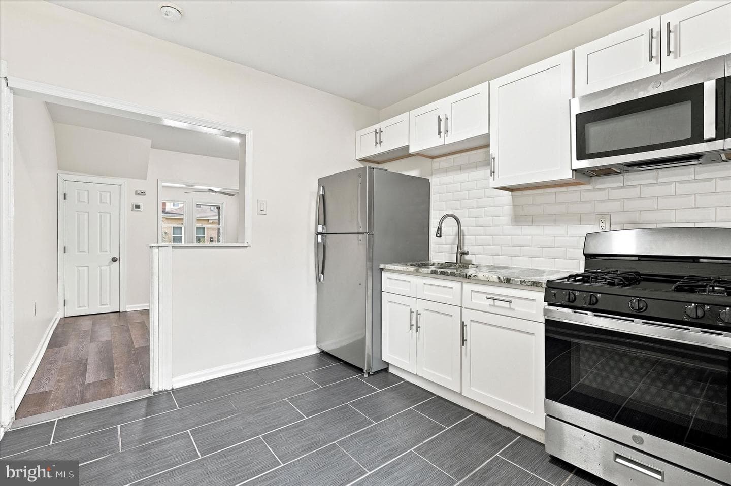 231 W Sheldon Street photo 12