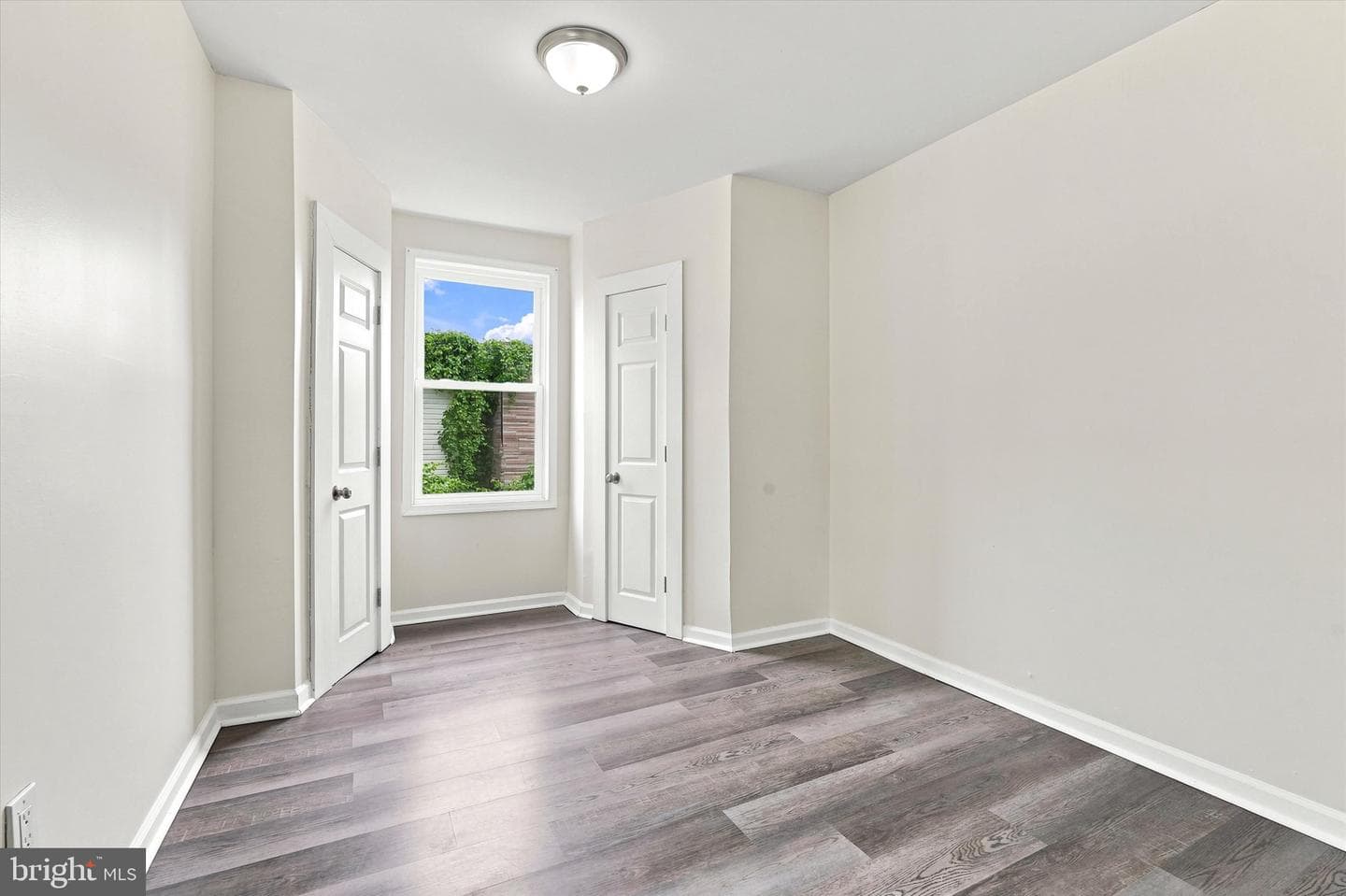 231 W Sheldon Street photo 14