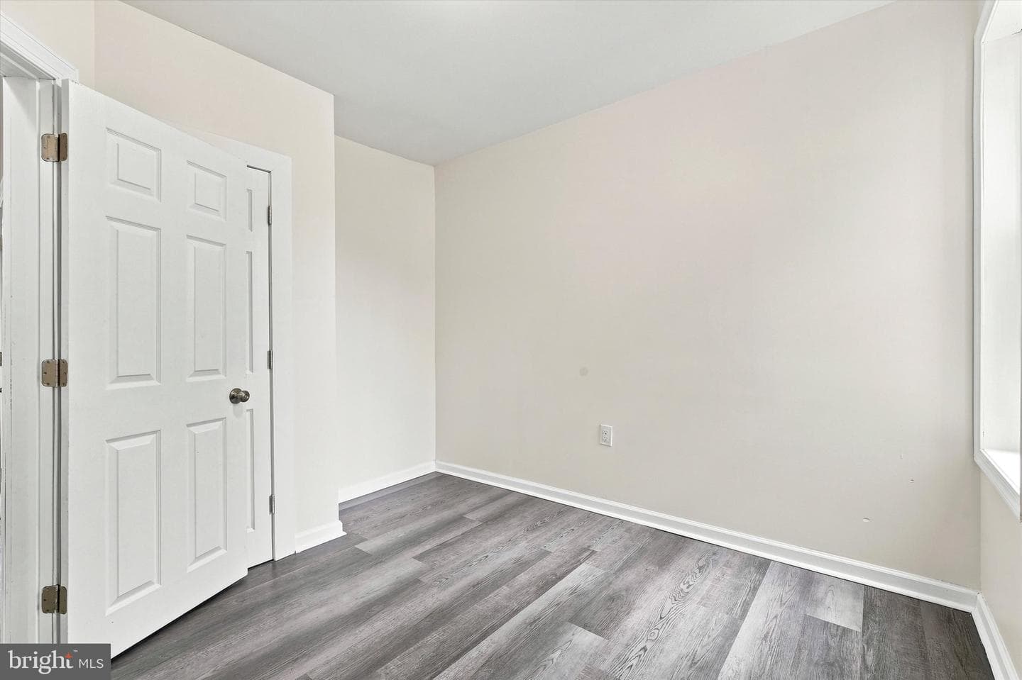 231 W Sheldon Street photo 16