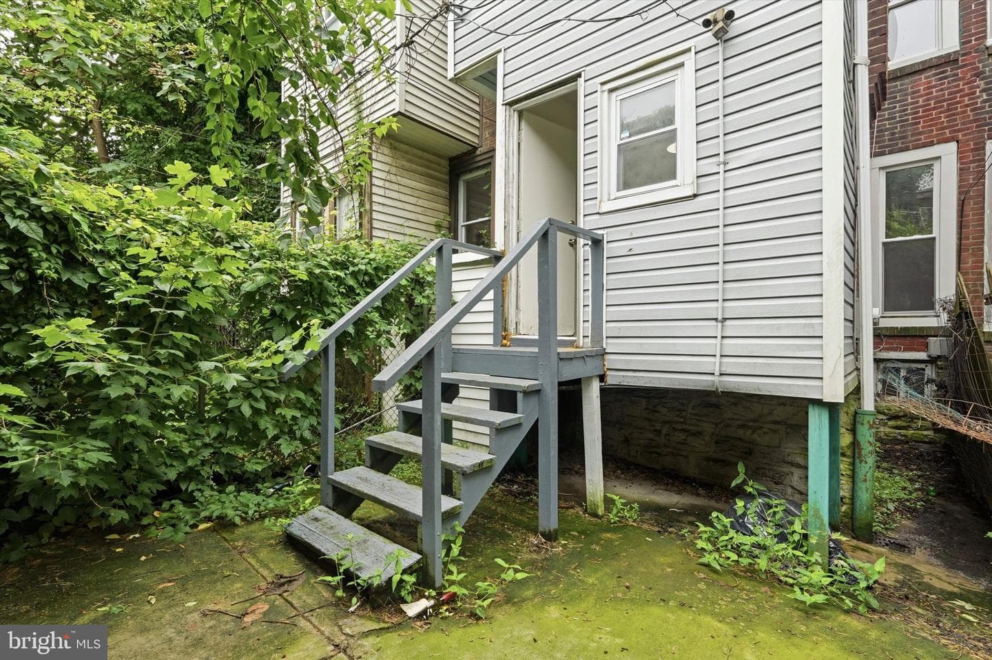 231 W Sheldon Street photo 24
