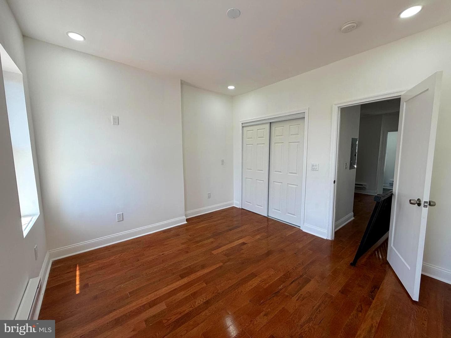 2851 W Oakdale Street photo 9