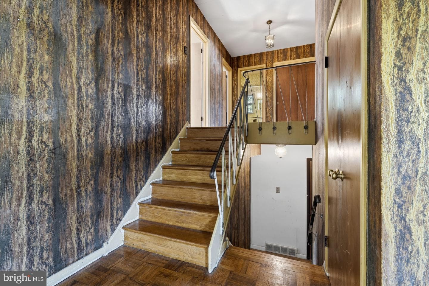 9219 Burbank Road photo 10