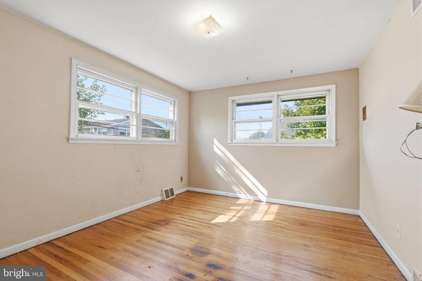9219 Burbank Road photo 12
