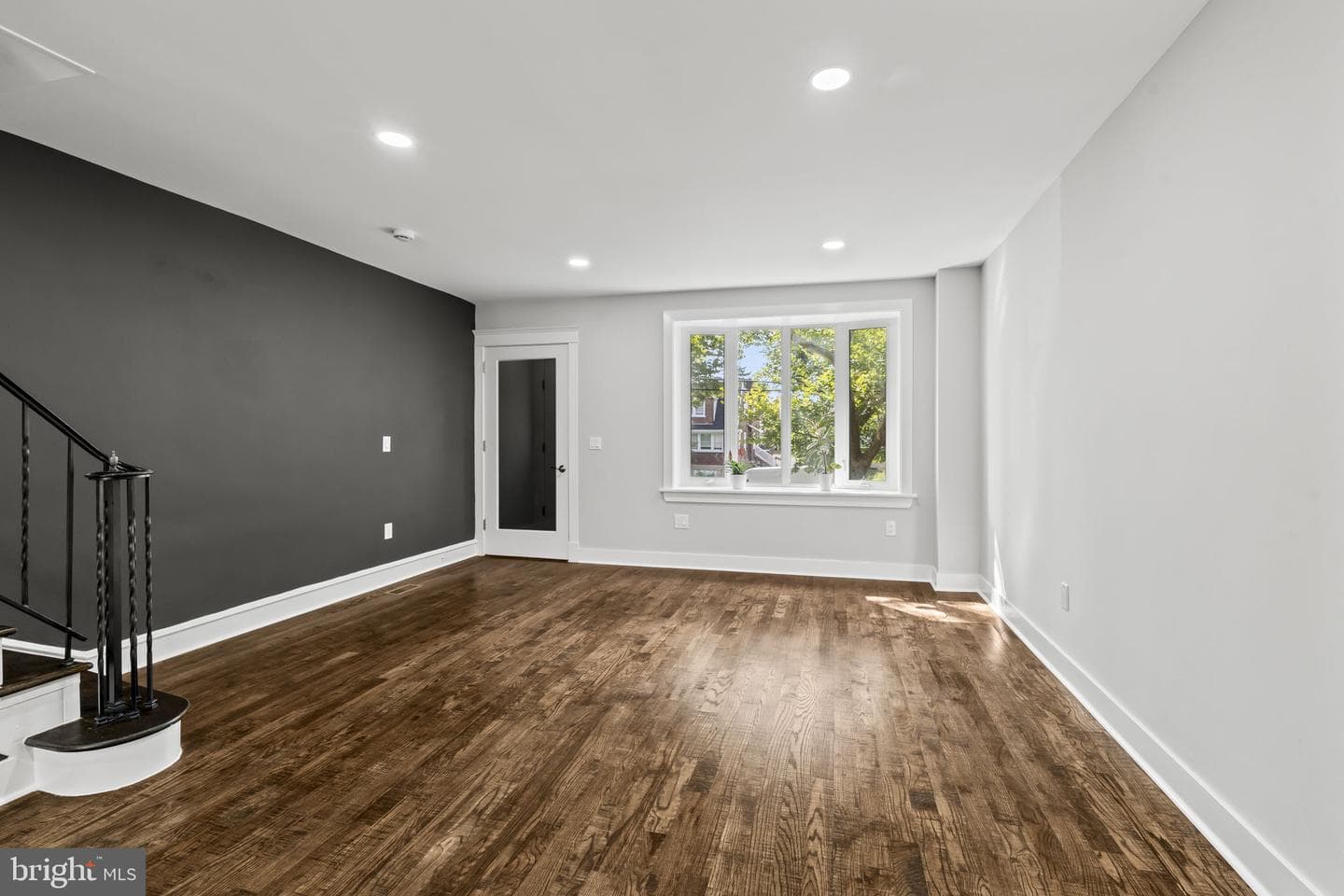 1606 E Washington Lane photo 9