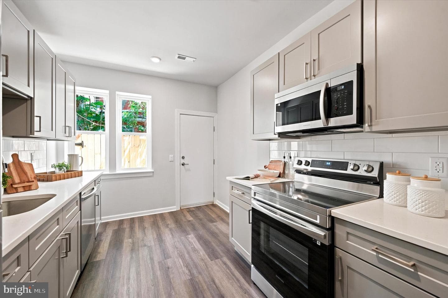 1207 S Harmony Street photo 12