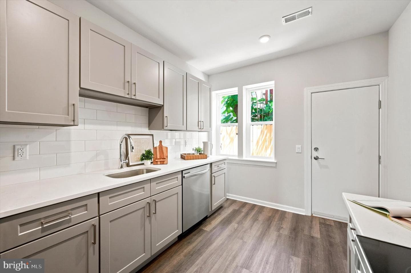 1207 S Harmony Street photo 13