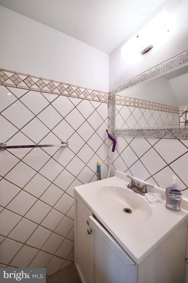 2156 Conwell Avenue photo 32