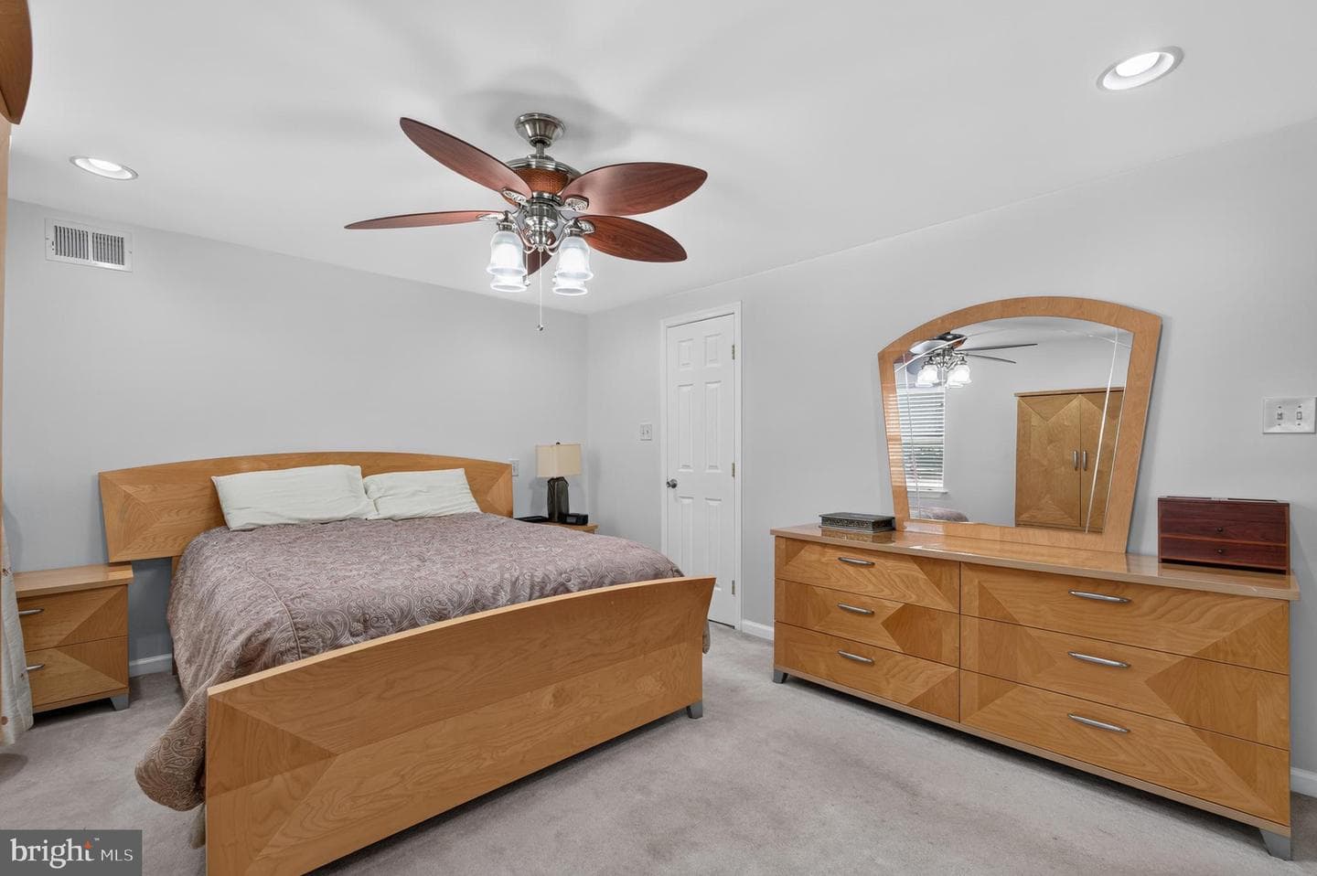 662 Lawler Street photo 19