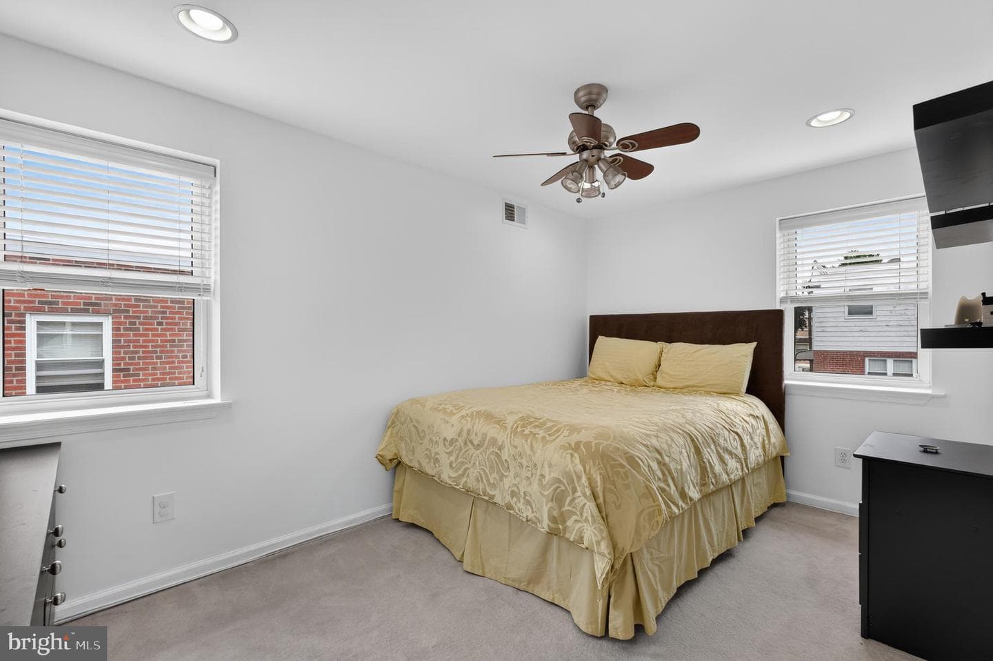 662 Lawler Street photo 25