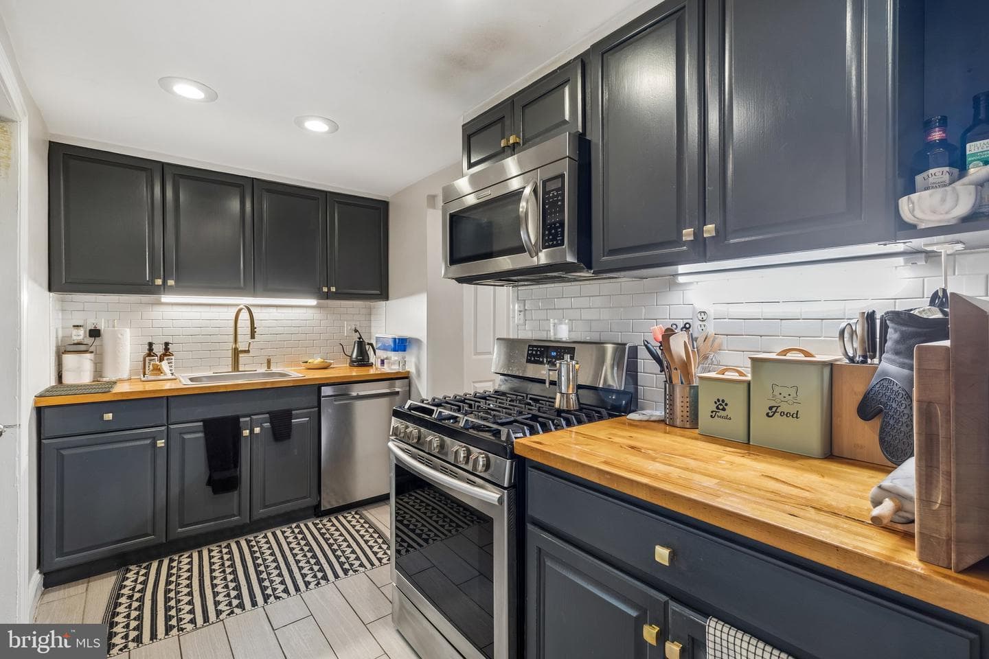 1807 Webster Street photo 6