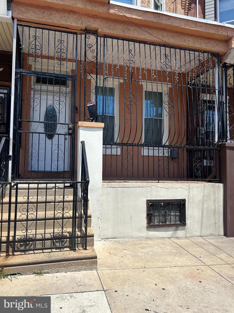 211 E Ontario Street photo 2