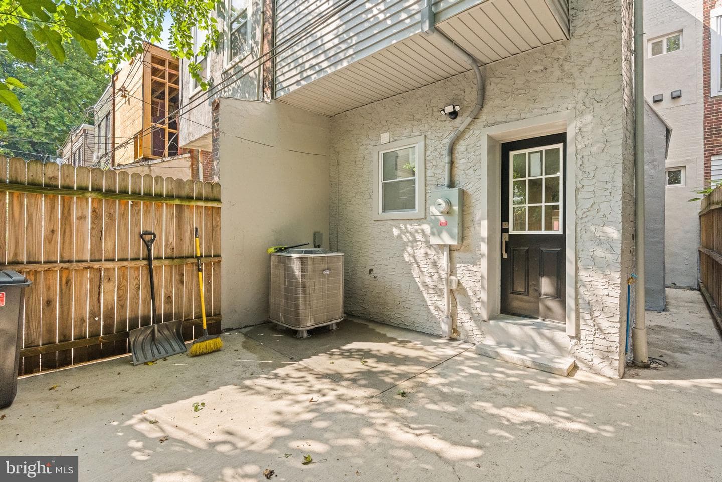 2131 S Alden Street photo 46