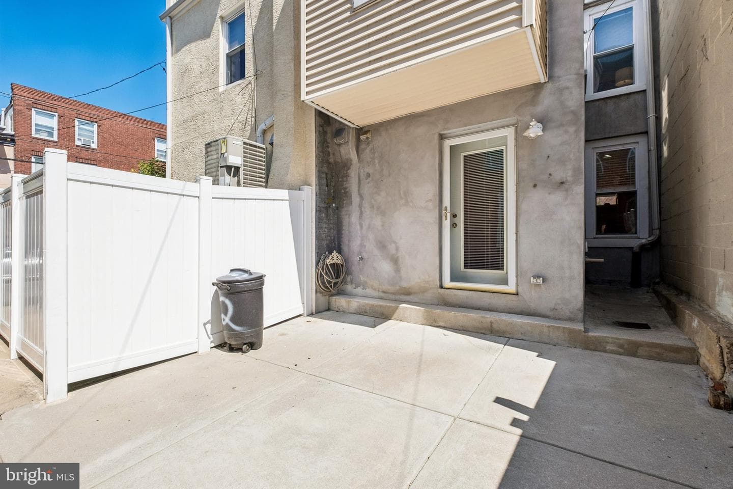 2062 Saint Albans Street photo 19