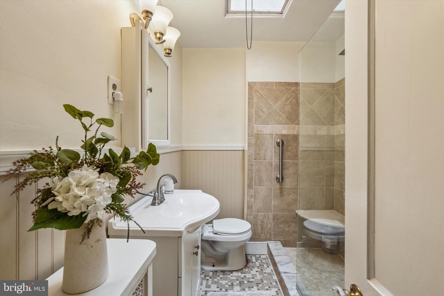3427 W Queen Lane photo 22