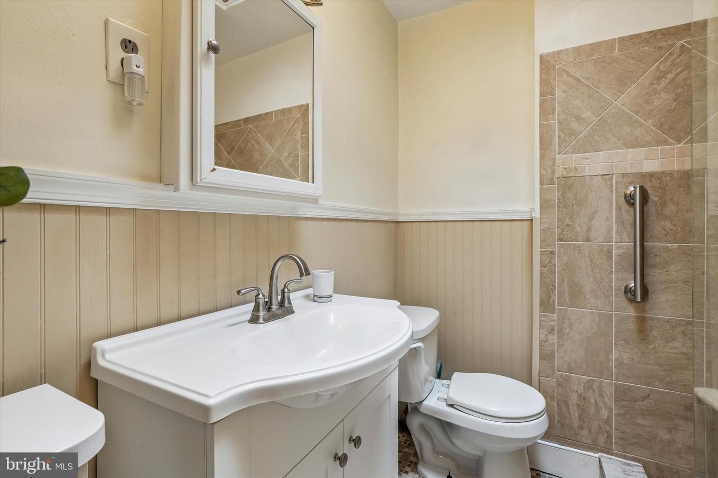 3427 W Queen Lane photo 23