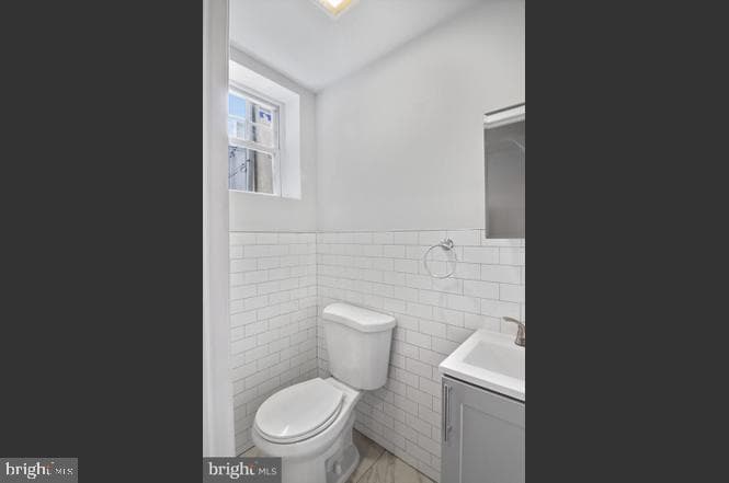 1548 S Etting Street photo 9