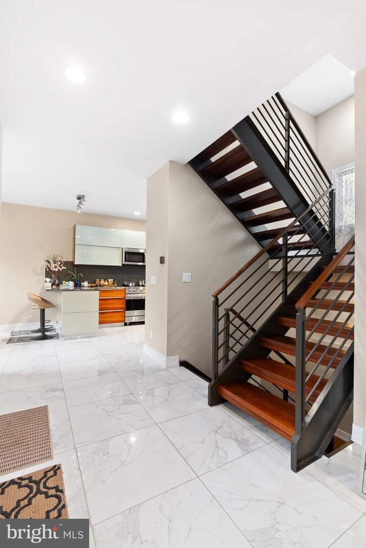 813 N Orianna Street #813a photo 3