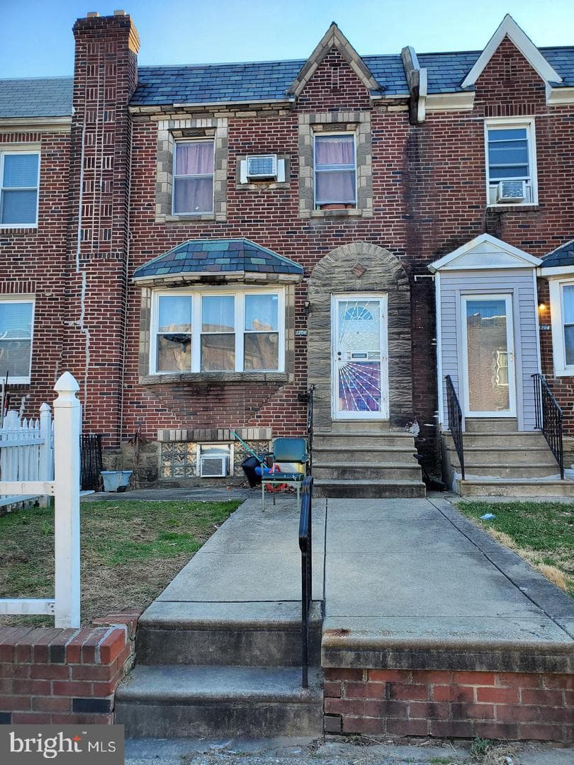 1206 Gilham Street photo 1