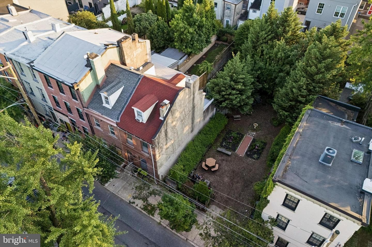 1232 Crease Street photo 43