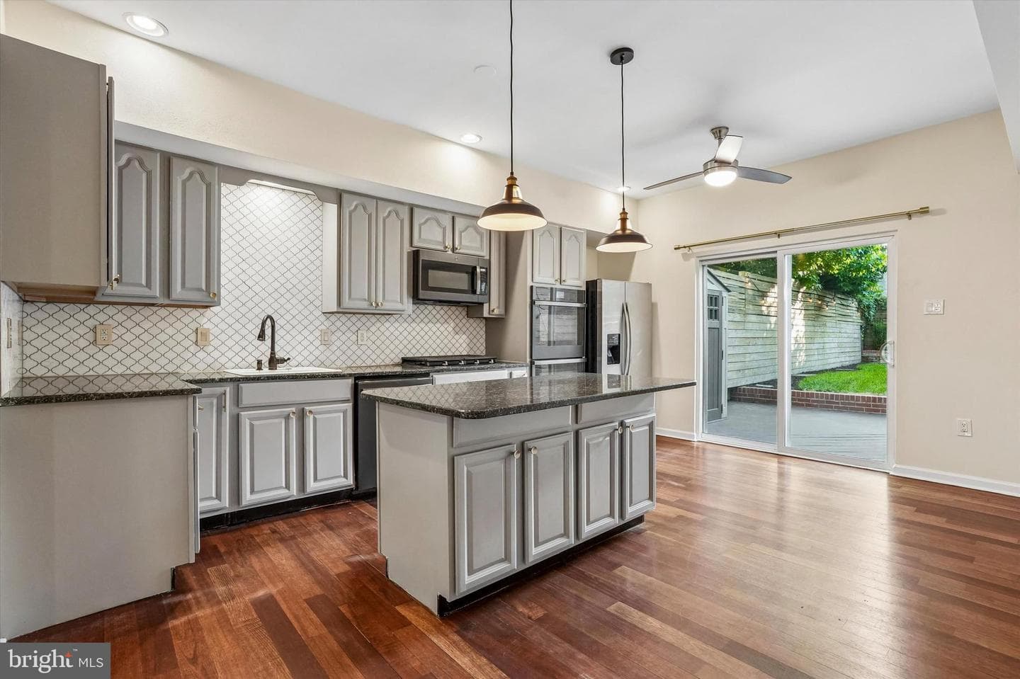 1232 Crease Street photo 7